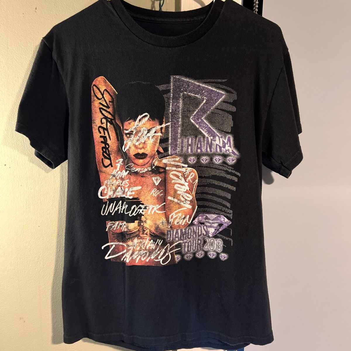 Vintage Vintage Black Rihanna Diamond Tour 2013 Tee Size US M / EU 48-50 / 2 - 1 Thumbnail