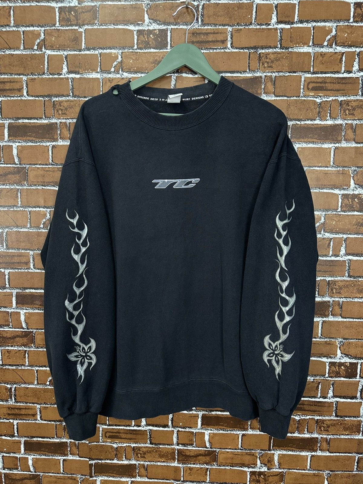 Hook-Ups Vintage T&C Surf Designs Hookups Fire Flame Crewneck Z402 Size US XL / EU 56 / 4 - 1 Thumbnail