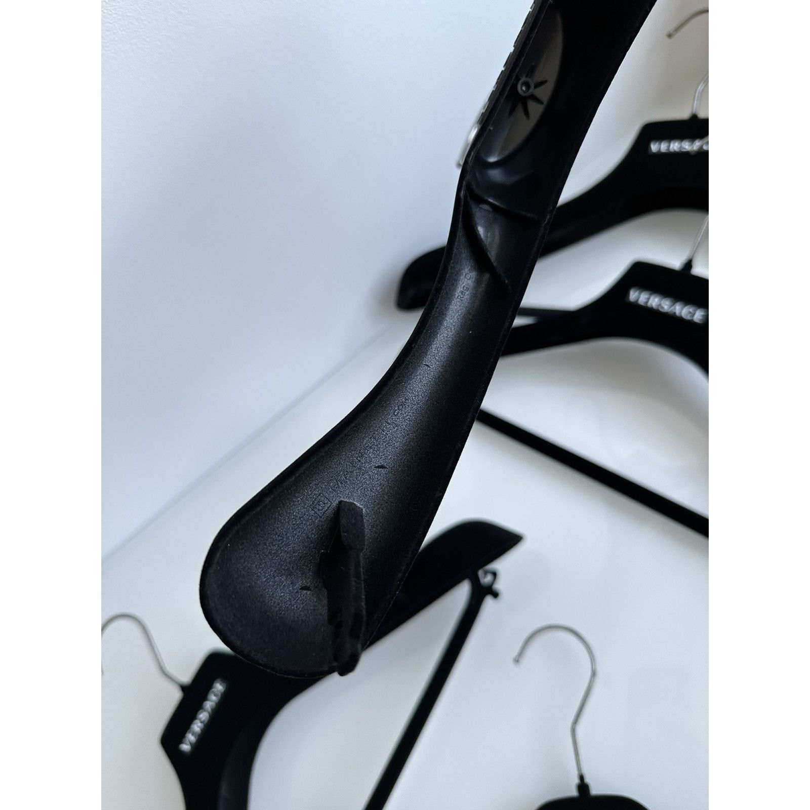 Versace Versace premium made in italy metal velour black hangers Size ONE SIZE - 8 Thumbnail