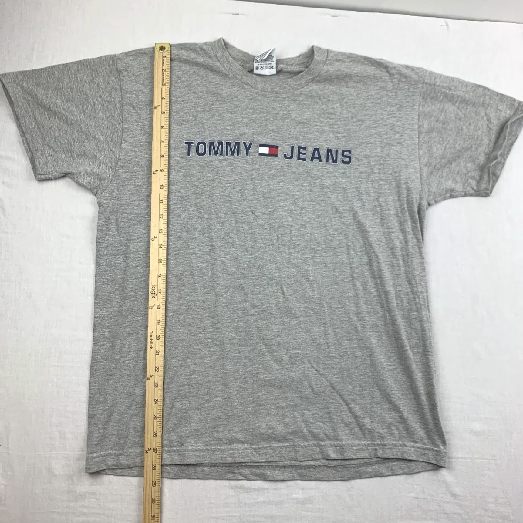 Tommy Hilfiger VINTAGE Tommy Hilfiger Shirt Adult Large Gray Box Logo 90s Grunge Mens T-Shirt Size US L / EU 52-54 / 3 - 4 Thumbnail