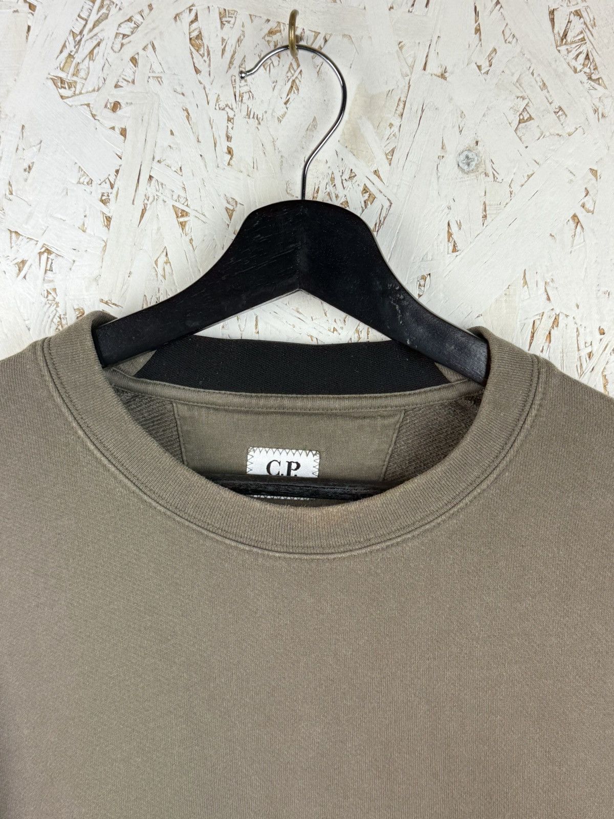 C.P. Company C.P. Company 19FW Arm Lens Sweatshirt In Khaki Size XL Size US XL / EU 56 / 4 - 4 Thumbnail