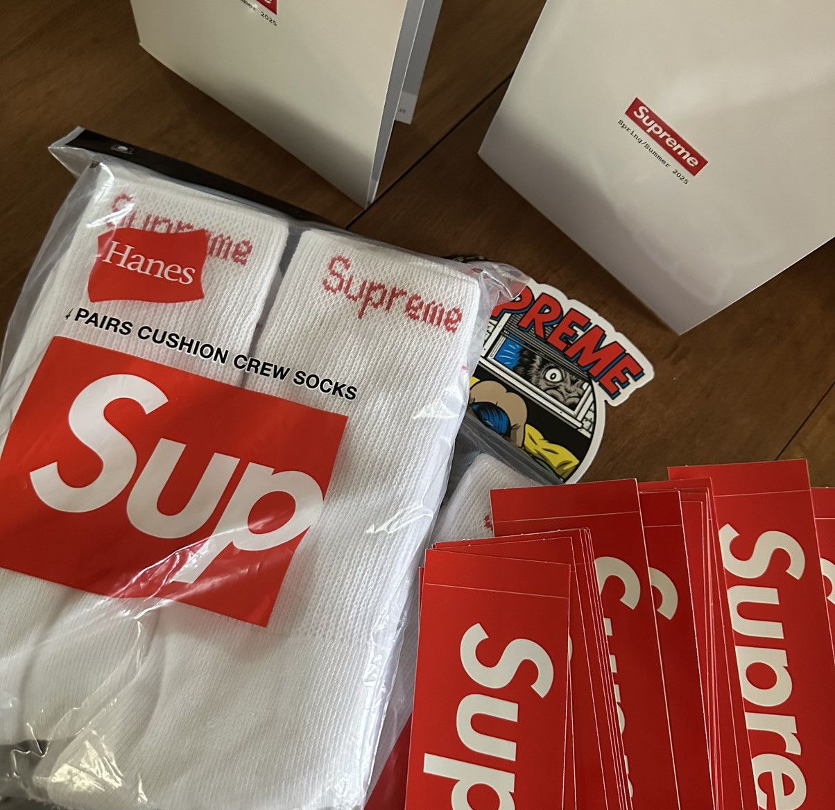 Supreme Supreme Hanes 4 Pack Socks/ 6-12 Mens Size ONE SIZE - 1 Thumbnail