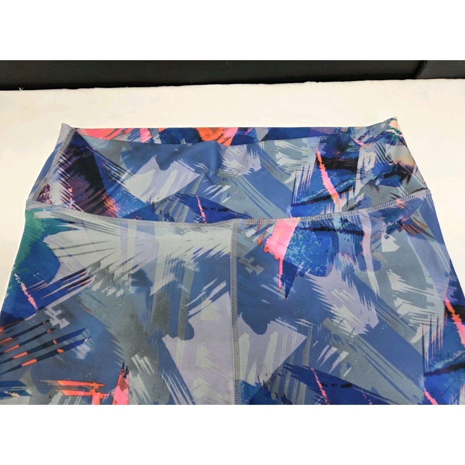 Fabletics Fabletics Lisette High Waisted Capri Leggings Womens L Multicolor Abstract 27in Inseam Capris Skinny Yoga Gym Running L/10-12 NWT Size 36" / US 14 / IT 50 - 3 Thumbnail