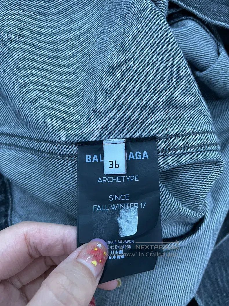 Balenciaga Balenciaga Hubei relief-lettered denim jacket, size 36 Size XS / US 0-2 / IT 36-38 - 5 Thumbnail