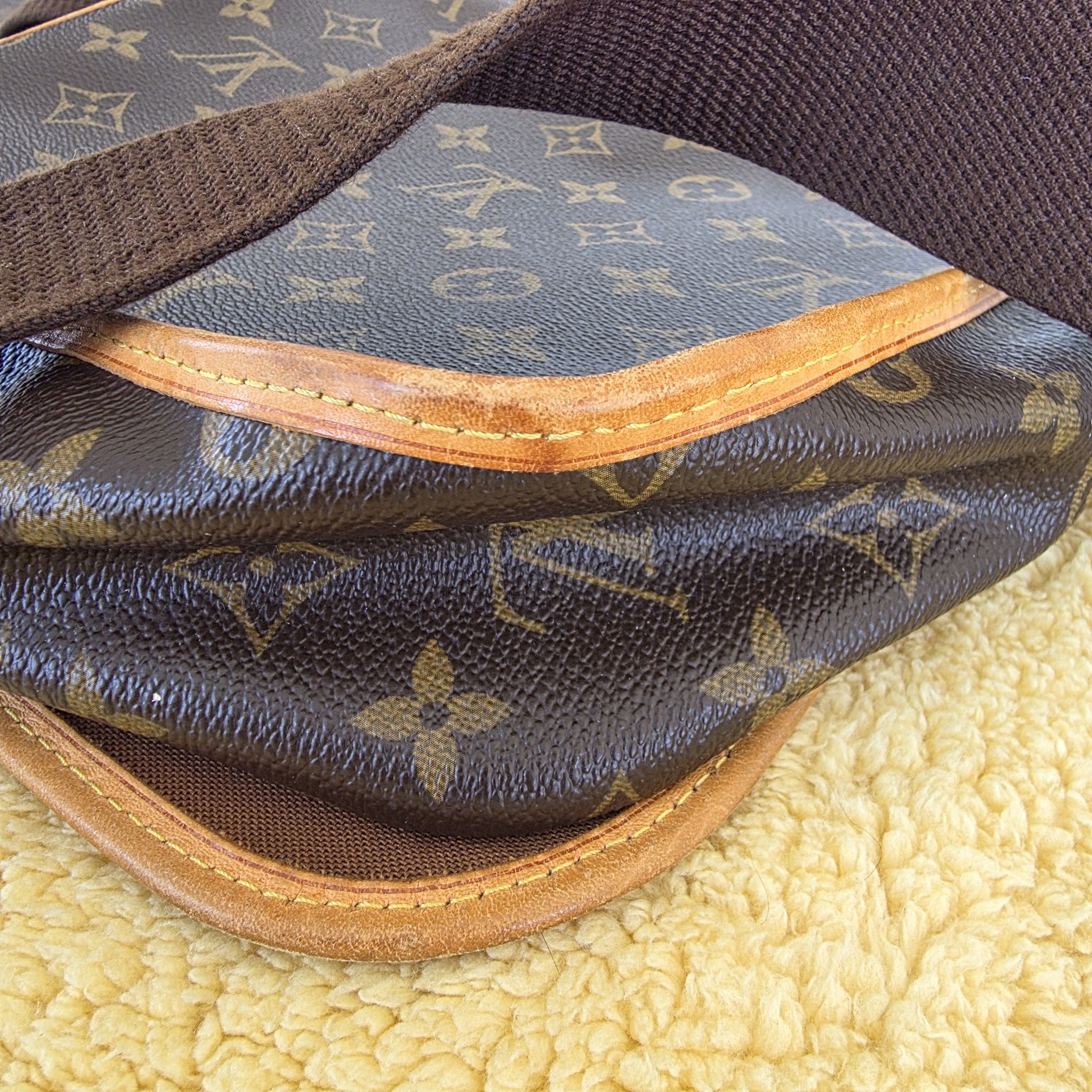 Louis Vuitton Louis Vuitton Monogram Bosphore PM Messenger Bag Size ONE SIZE - 11 Thumbnail