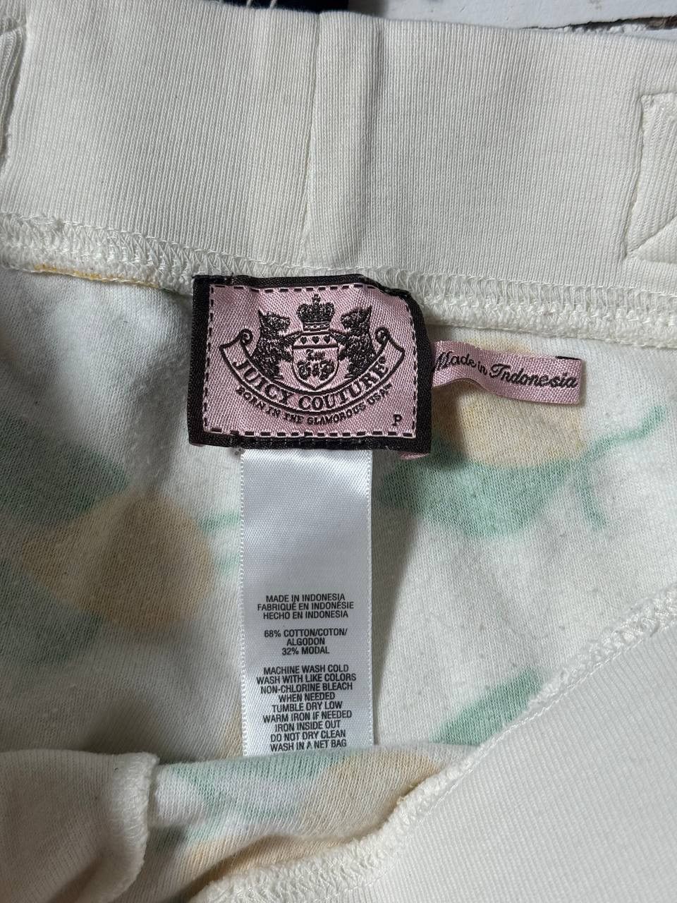 Juicy Couture VINTAGE JUICY COUTURE LEMON MONOGRAM PRINT Y2K SHORTS Size 26" / US 2 / IT 38 - 3 Thumbnail