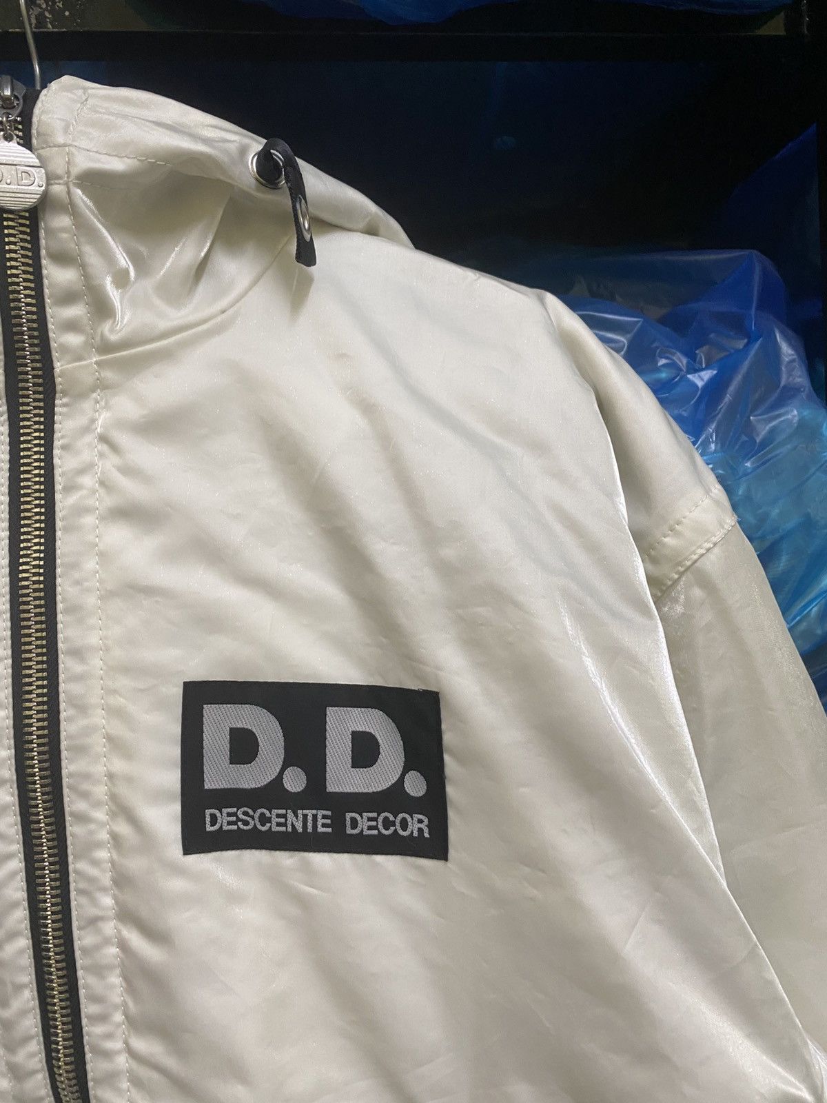 Descente Vintage Descente Decor D.D. Logo Tape Windbreaker White Size US L / EU 52-54 / 3 - 7 Thumbnail