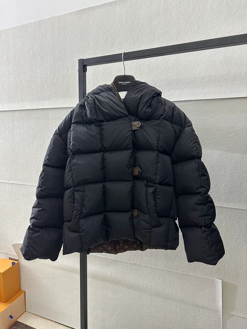 Louis Vuitton louis vuitton black puffer jacket with logo-dmc Size US S / EU 44-46 / 1 - 1 Thumbnail
