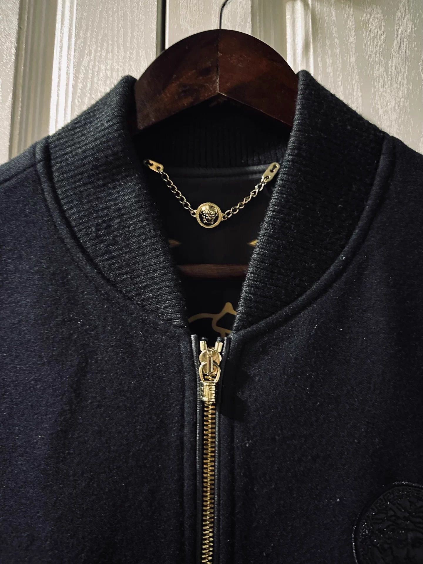 Versace Versace Medusa Lining Back Knit Embroidery Leather Jacket L Size US L / EU 52-54 / 3 - 2 Thumbnail