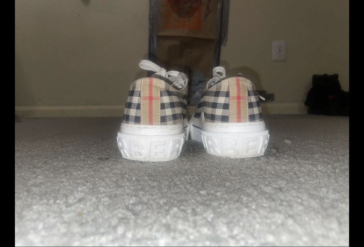 Burberry Size 7 - Burberry Vintage Check Archive Beige/White Size US 6 / IT 36 - 3 Thumbnail