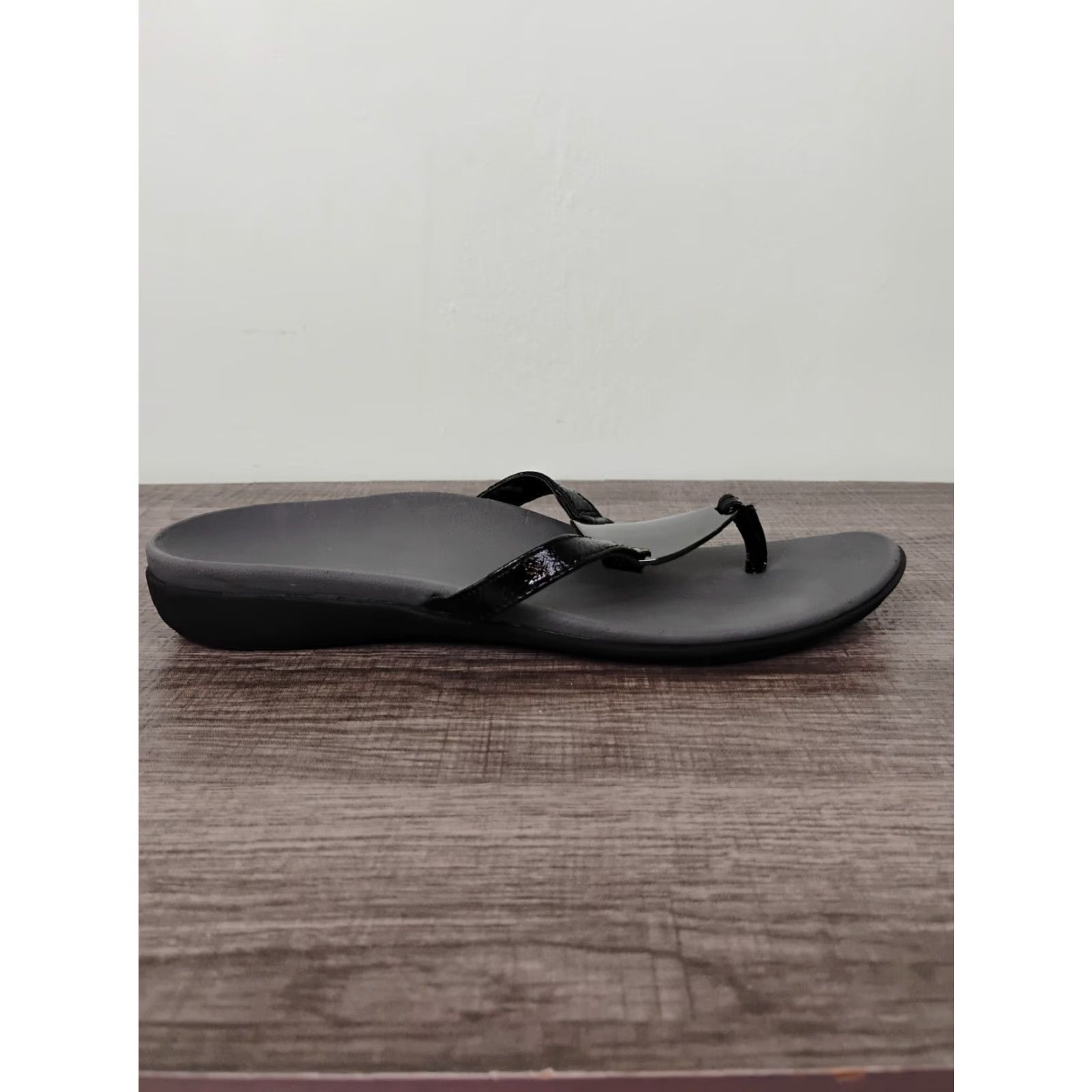 Vionic Vionic Raysa Sandals Black Size 6 Womens Leather T-Strap Flat Heel Shoes Size US 6 / IT 36 - 5 Thumbnail