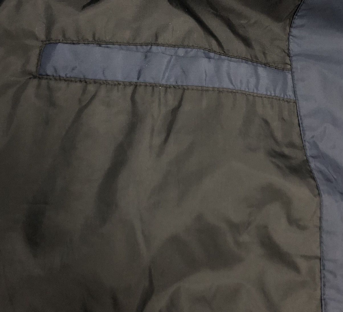 Vintage Vintage Bear USA Windbreaker Jacket Medium Blue Black Nylon Size US M / EU 48-50 / 2 - 15 Thumbnail