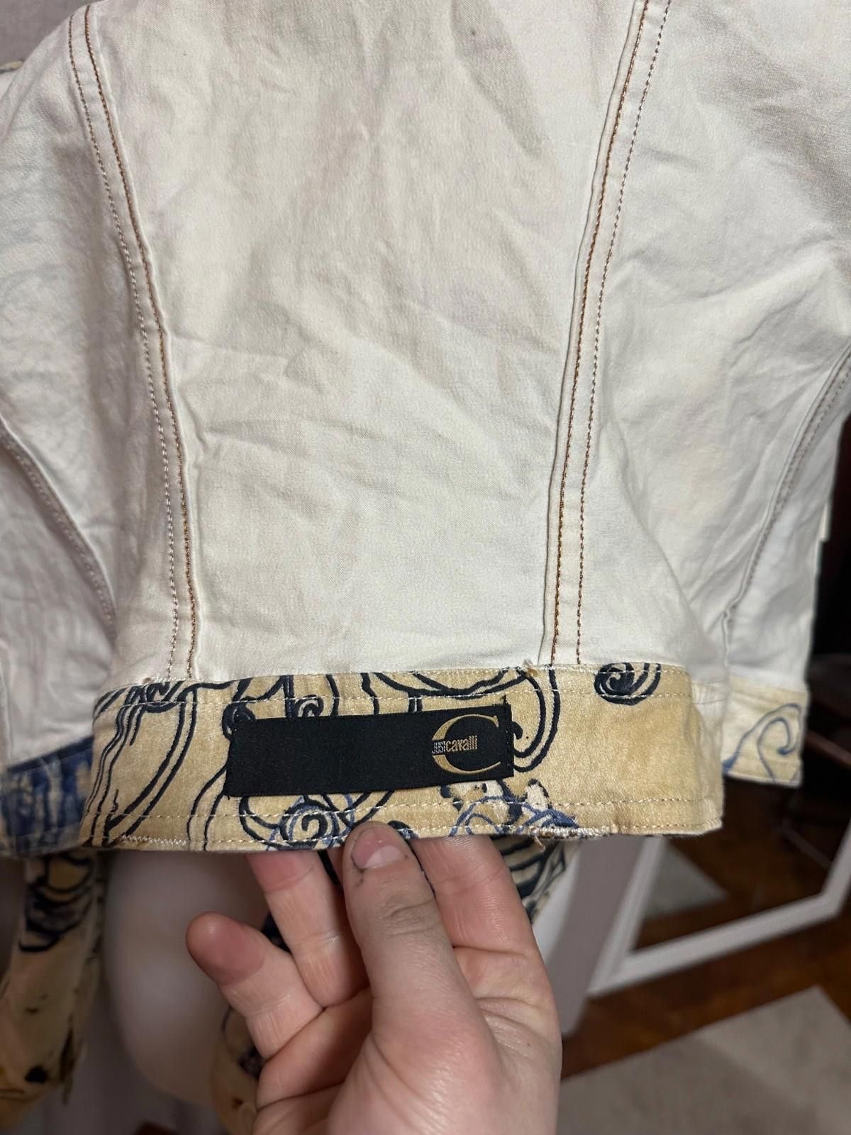 Just Cavalli 2000s Cavalli Chinese Ink Flowers Cropped Beige Jacket Sz XS Size XS / US 0-2 / IT 36-38 - 9 Thumbnail