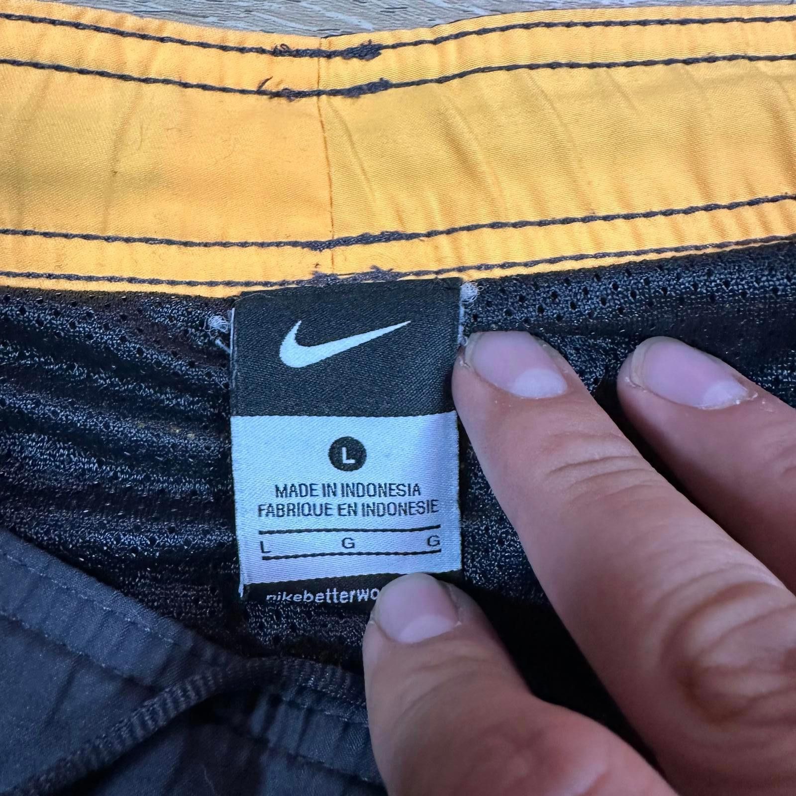 Nike Nike Mens Shorts Large Black Yellow Athletic Size US 34 / EU 50 - 3 Thumbnail