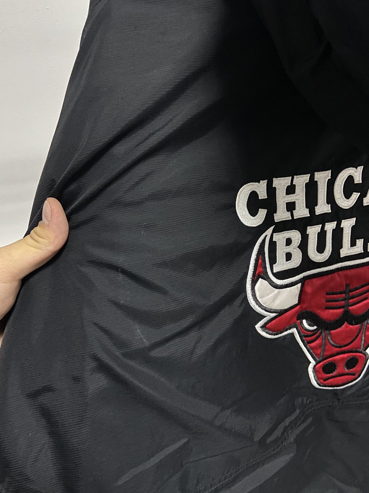 NBA × Vintage Chicago Bulls 90s Vintage Big Logo Puffer Jacket Nylon NBA Size US XL / EU 56 / 4 - 7 Thumbnail