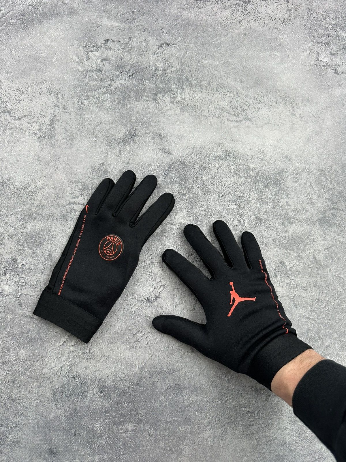 Nike Nike Jordan PSG Paris Saint-Germain HyperWarm Black Gloves Size ONE SIZE - 1 Thumbnail