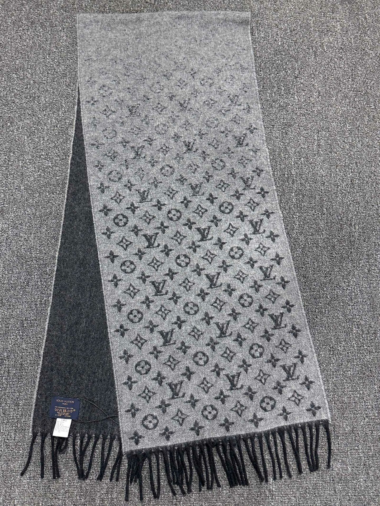 Louis Vuitton Louis Vuitton Tie-Dye Gradient Multi Scarf one size Men Size ONE SIZE - 1 Thumbnail