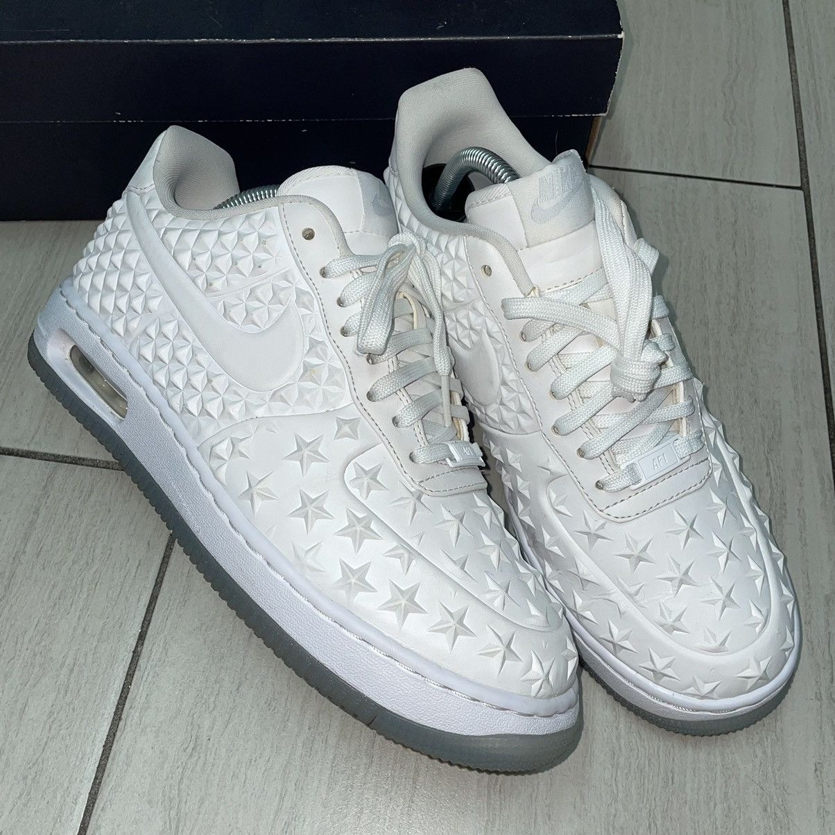 Nike Nike Air Force One Stars Size US 8 / EU 41 - 2 Thumbnail