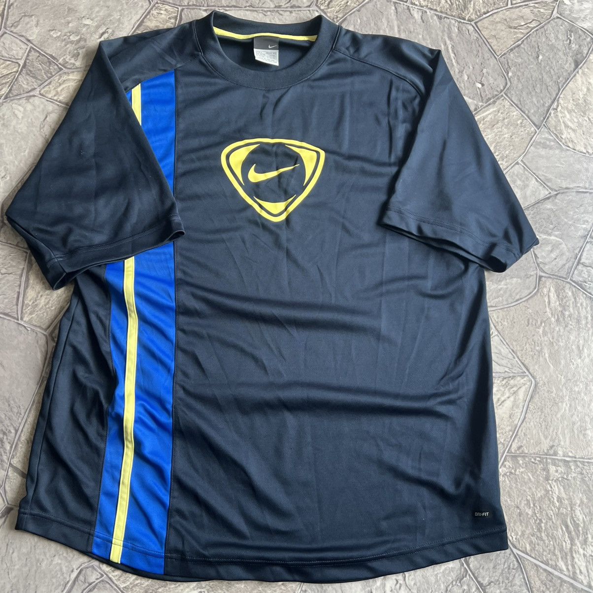 Nike Vintage 90s Nike Team Central Logo Swoosh T-Shirt y2k Size US L / EU 52-54 / 3 - 1 Thumbnail