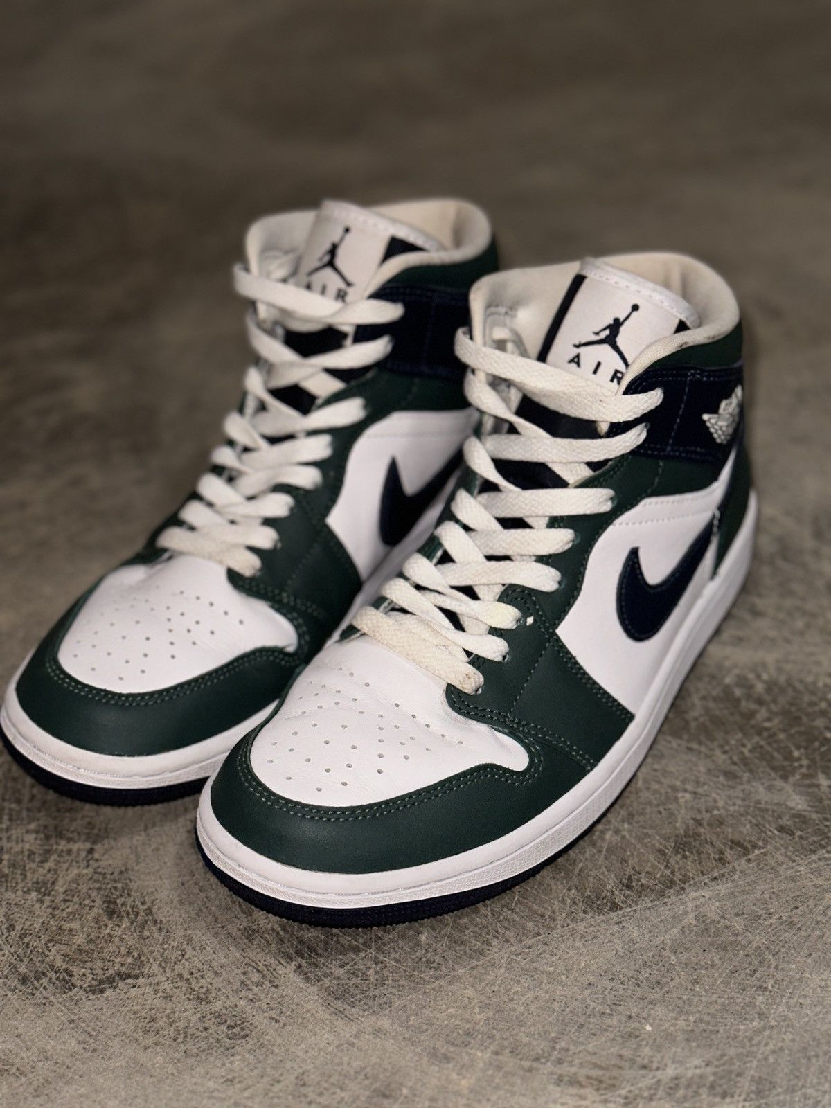 Jordan Brand Women’s Jordan 1 Mid SE ‘Noble Green’ Size US 8.5 / IT 38.5 - 4 Thumbnail