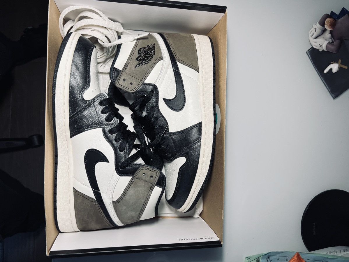 Jordan Brand Jordan 1 Dark Mocha Size US 10 / EU 43 - 1 Thumbnail