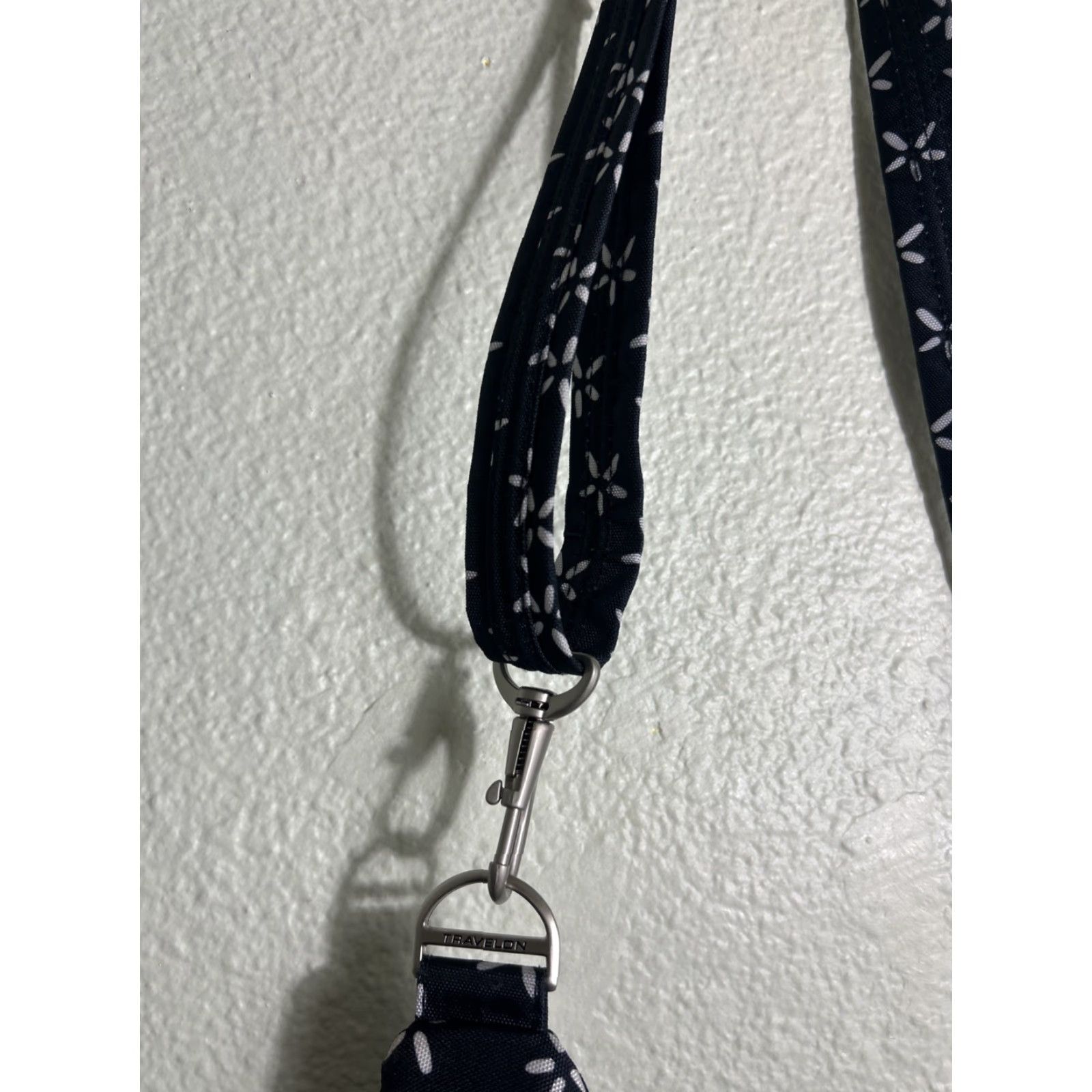 Vintage Travelon Crossbody RFID Travel Bag Women Floral Black White 11x11x2 Size ONE SIZE - 6 Thumbnail