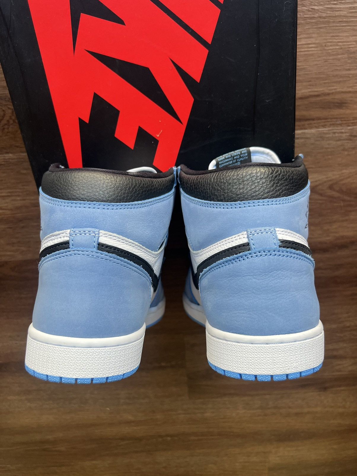 Jordan Brand Men’s Air Jordan 1 OG High Retro University Blue Sneakers Size US 10.5 / EU 43-44 - 3 Thumbnail
