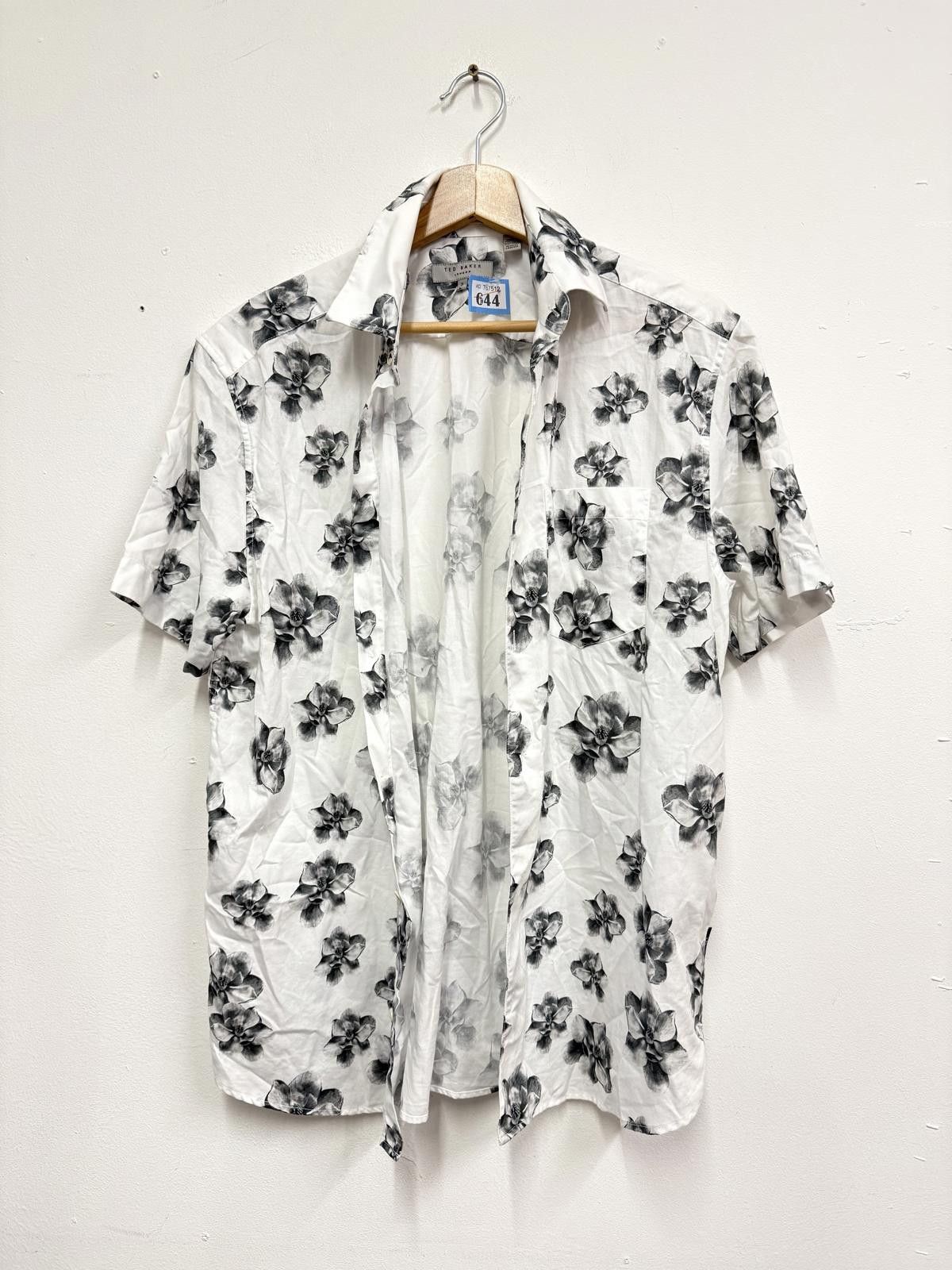 Ted Baker Ted Baker White and Black Floral Short Sleeve Shirt Size 3 Size US M / EU 48-50 / 2 - 1 Thumbnail