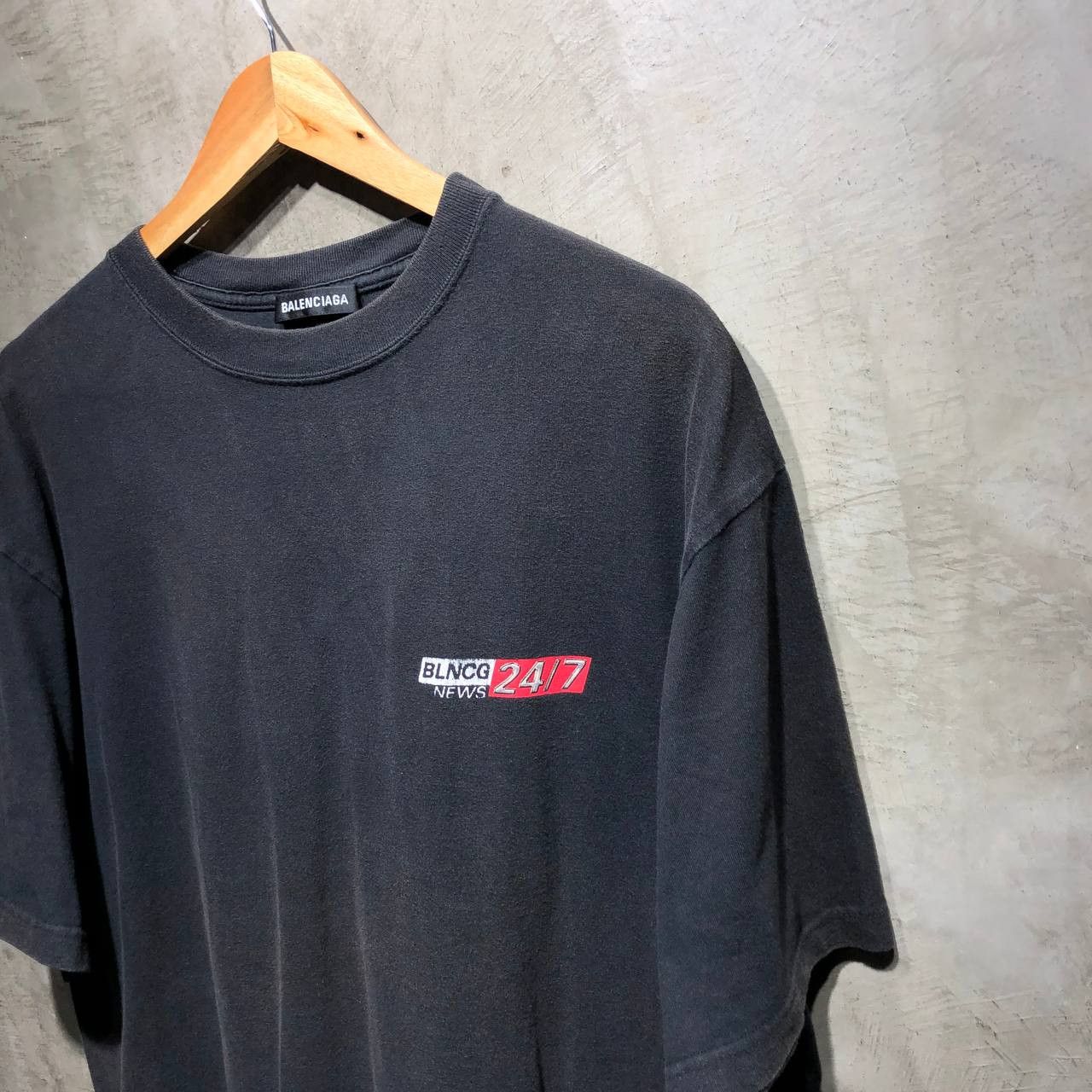 Balenciaga Balenciaga News 24/7 Tee Size US L / EU 52-54 / 3 - 5 Thumbnail