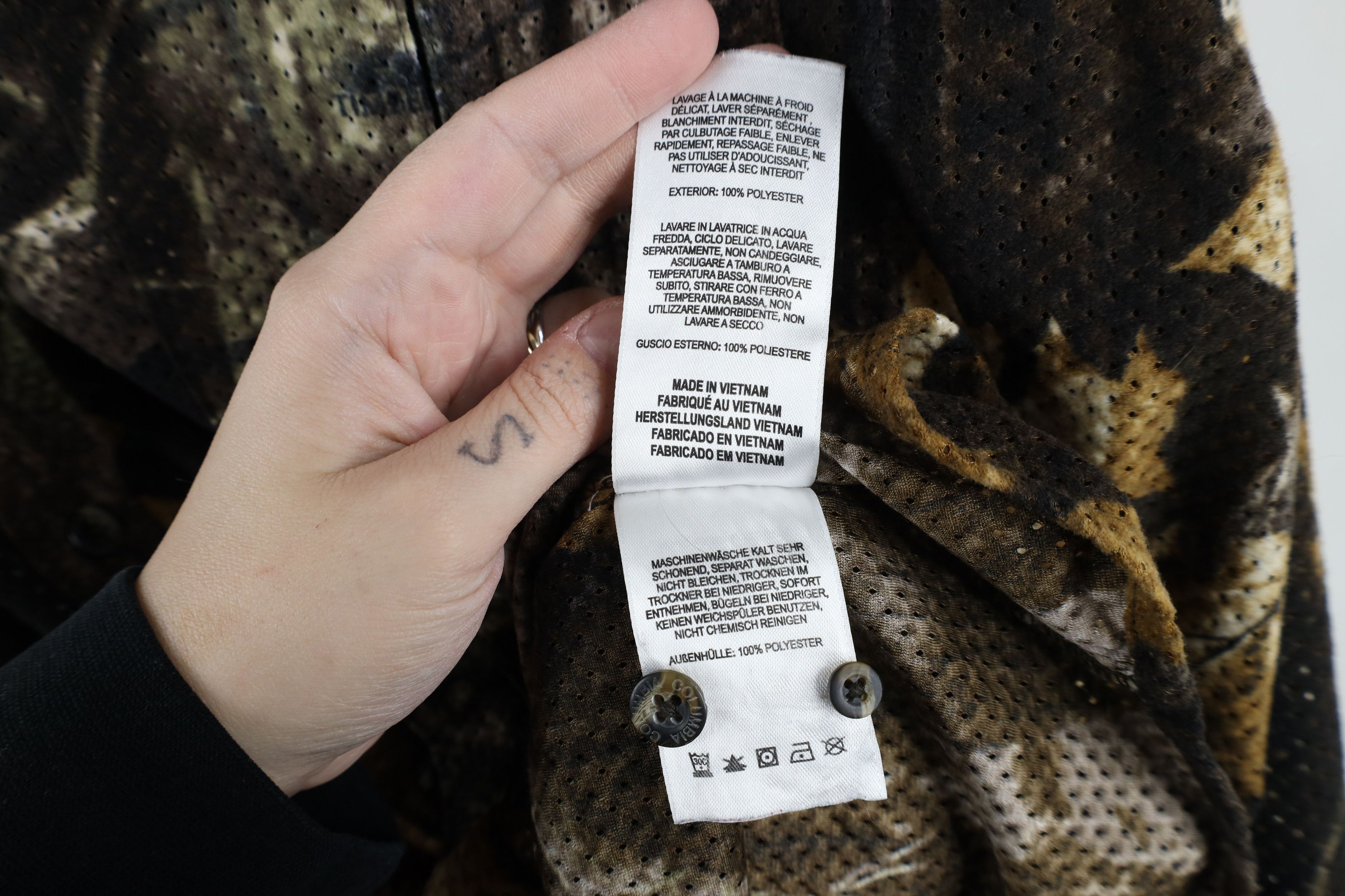 Columbia × Vintage Vintage Columbia Mesh Camouflage Collared Button Down Shirt Size US XL / EU 56 / 4 - 9 Thumbnail