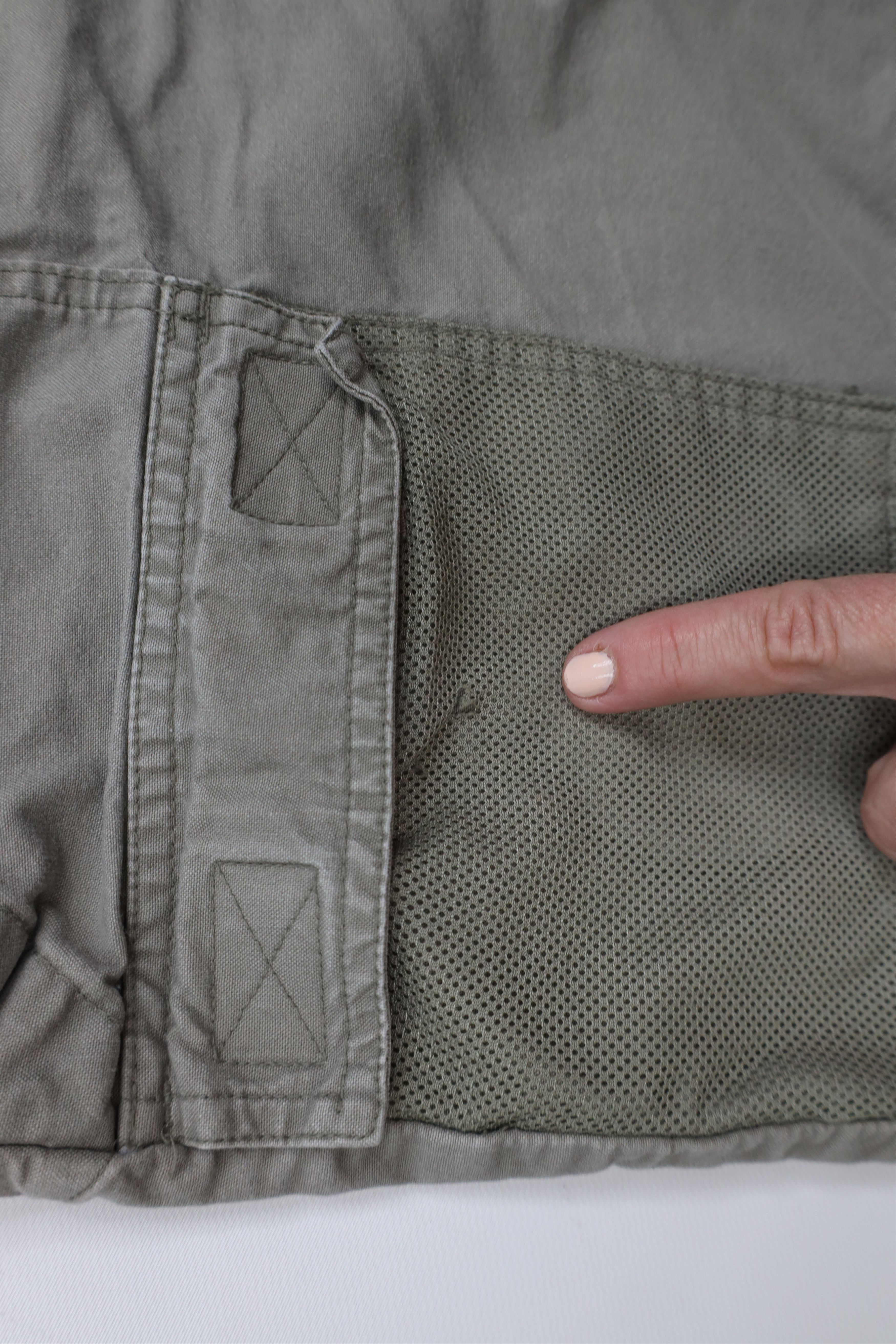 Columbia × Vintage Vintage Columbia PFG Spell Out Above Knee Cargo Shorts Green Size US 36 / EU 52 - 8 Thumbnail