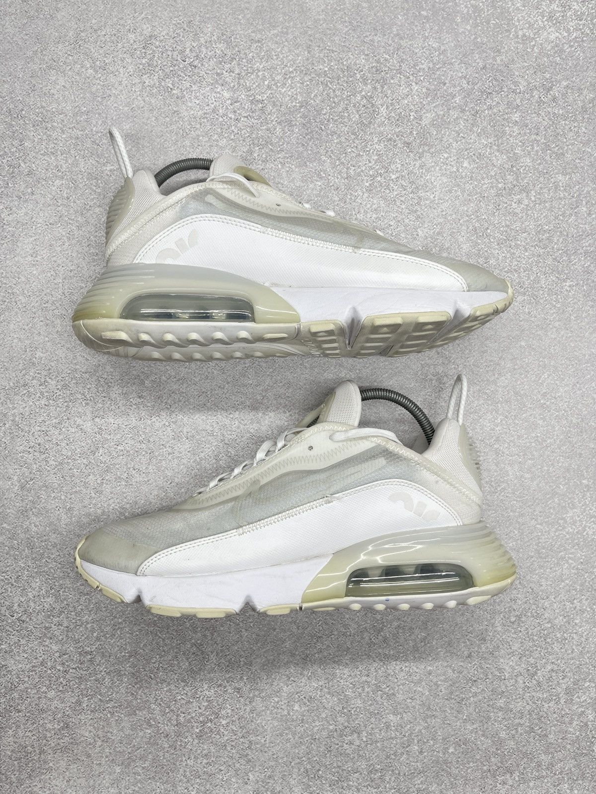 Nike Mens Nike Air Max 2090 Triple White Sneakers Drill Running Size US 9.5 / EU 42-43 - 2 Thumbnail
