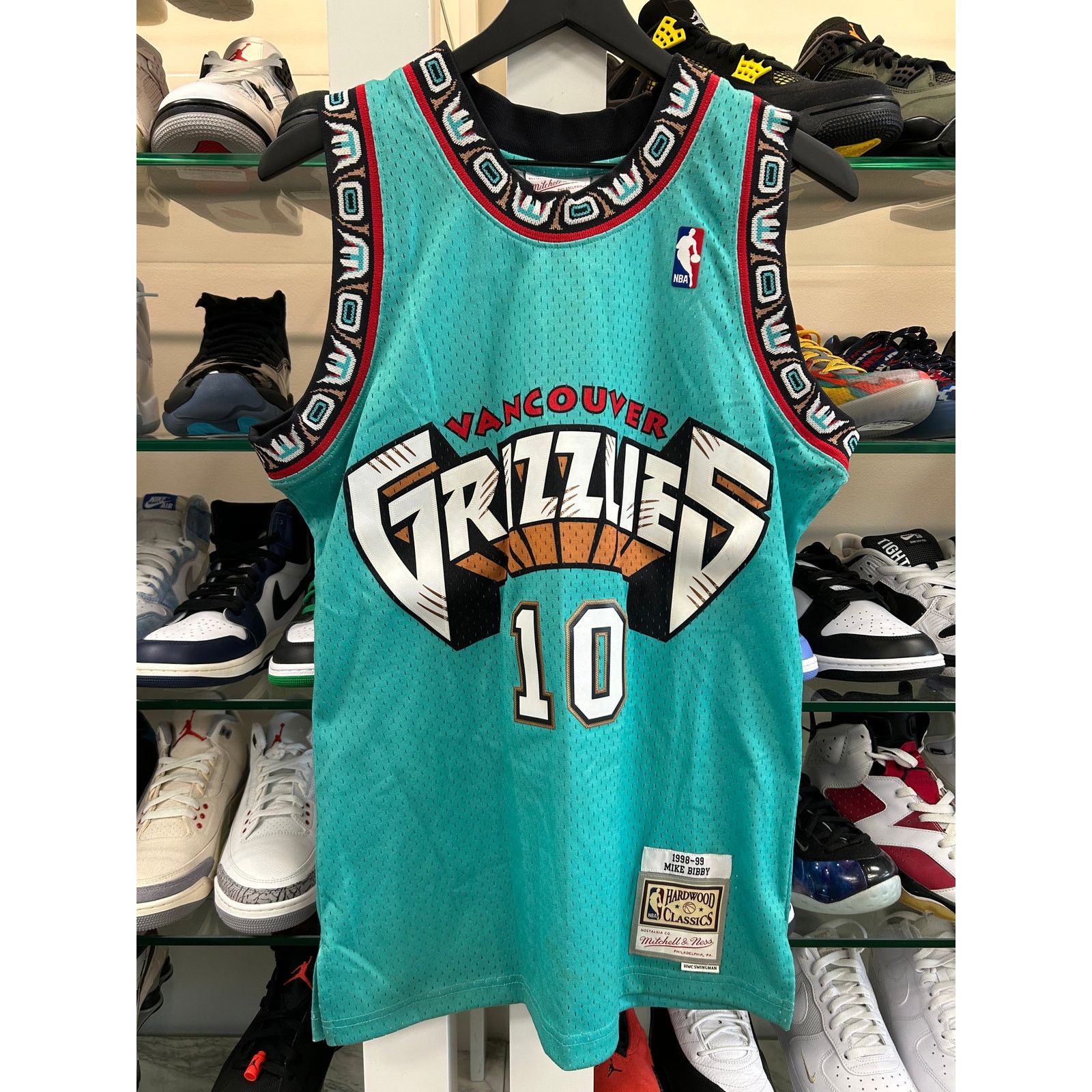 Mitchell & Ness Mike Bibby Vancouver Grizzlies Jersey Mitchell & Ness M B15 Size US M / EU 48-50 / 2 - 1 Thumbnail