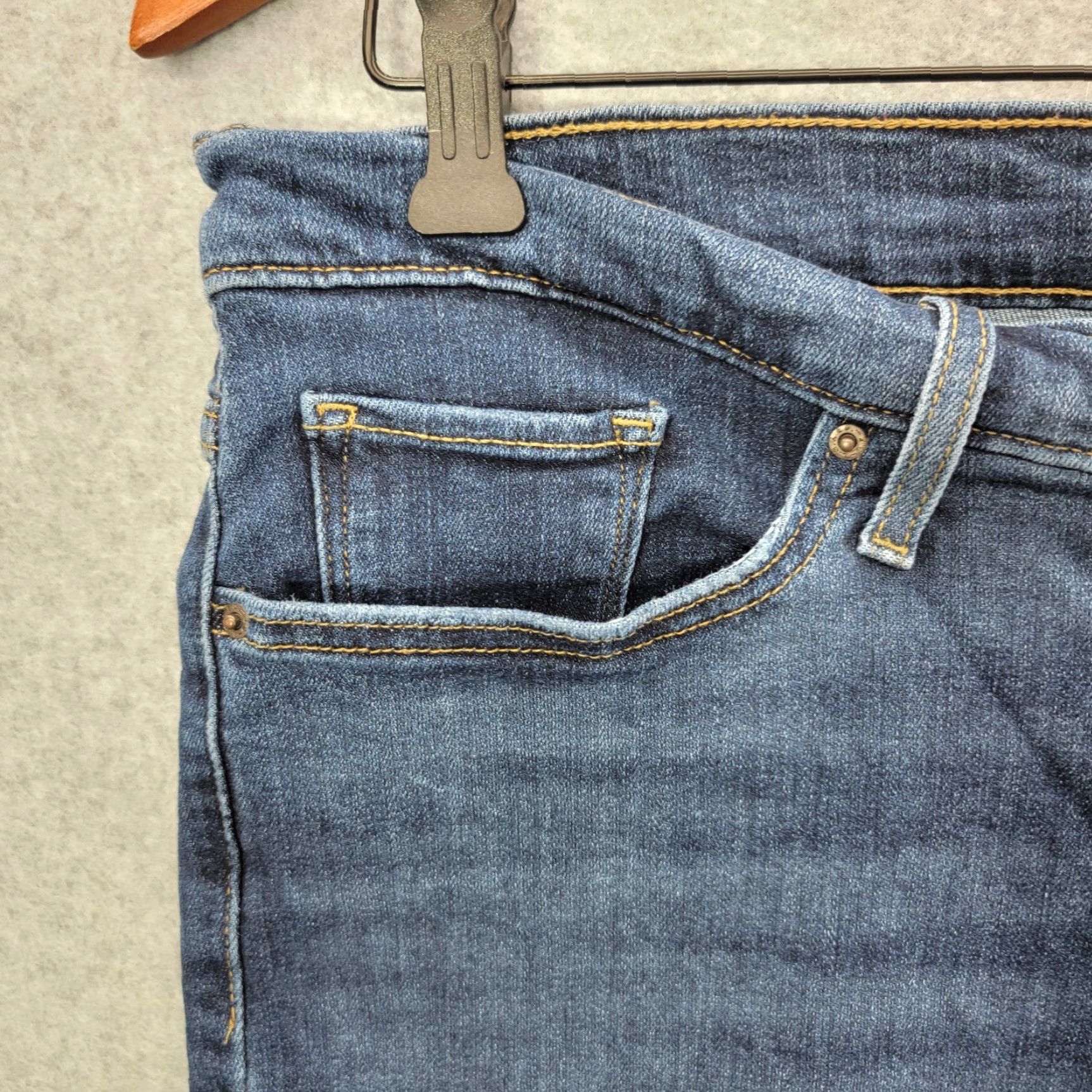 Levi's Levi's 311 Shaping Skinny Jeans Womens 32 Blue Medium Wash High Rise Regular Inseam 29 Comfort Pockets Denim 300 Series Size 24" / US 00 / IT 34 - 5 Thumbnail
