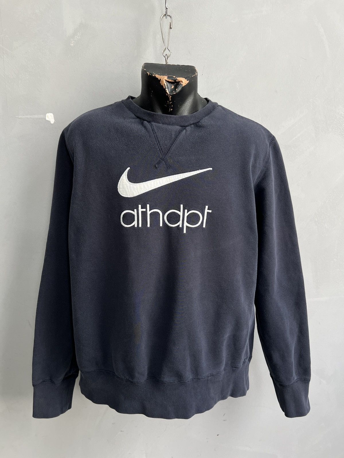 Nike Nike vintage athletic Dept. Big swoosh retro sweatshirt Size US L / EU 52-54 / 3 - 1 Thumbnail
