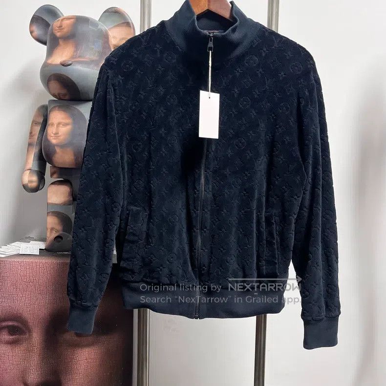 Louis Vuitton Louis Vuitton Black velvet full print jacket Size US M / EU 48-50 / 2 - 1 Thumbnail
