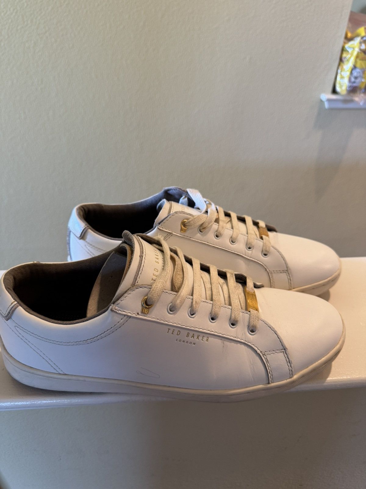 Ted Baker Ted Baker Sneaker White with Gold accents Size US 11 / EU 44 - 3 Thumbnail