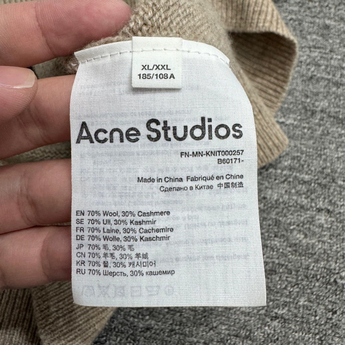 Acne Studios Acne Studios V Neck Wool Sweater XXL Size US XXL / EU 58 / 5 - 3 Thumbnail