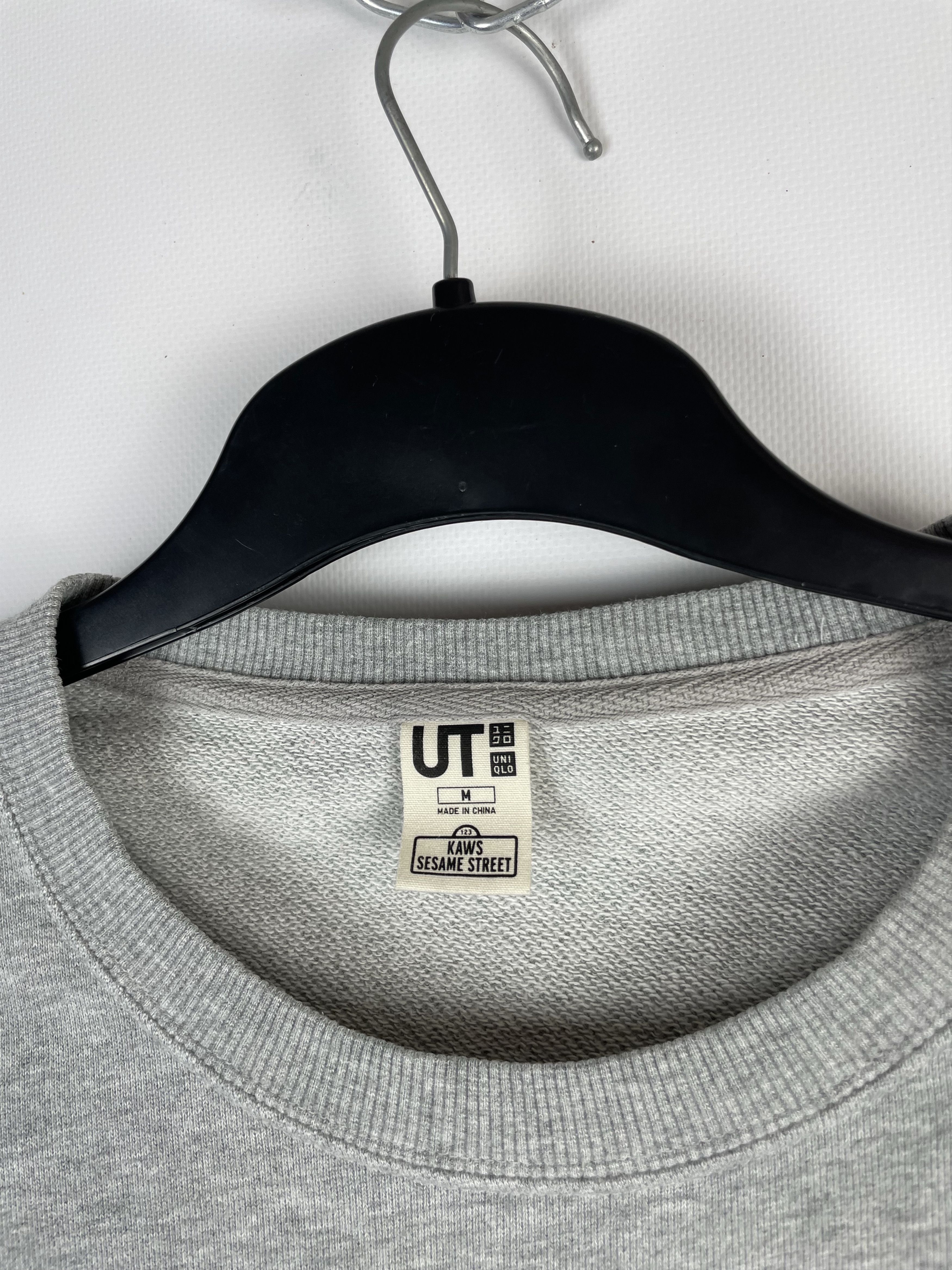 Kaws × Uniqlo Kaws X Uniqlo X Sesame Street Grey Crewneck Sweatshirt Size US M / EU 48-50 / 2 - 4 Thumbnail