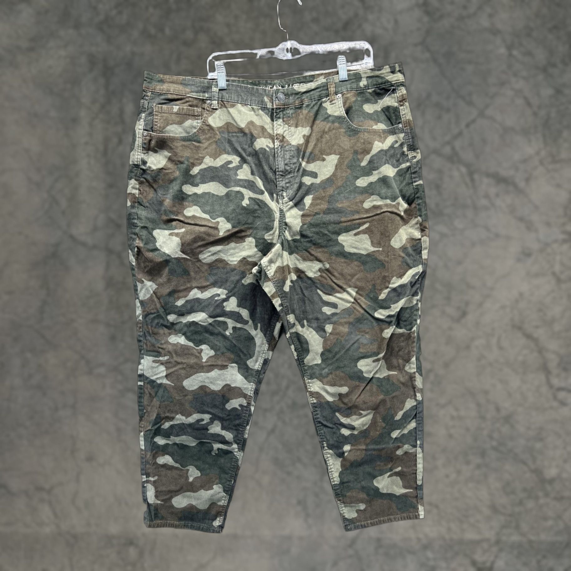 American Eagle Outfitters VINTAGE American Eagle Outfitters Pants Womens 24 Plus Camouflage Corduroy Straight Leg Chino Size 42" / US 20 - 1 Thumbnail