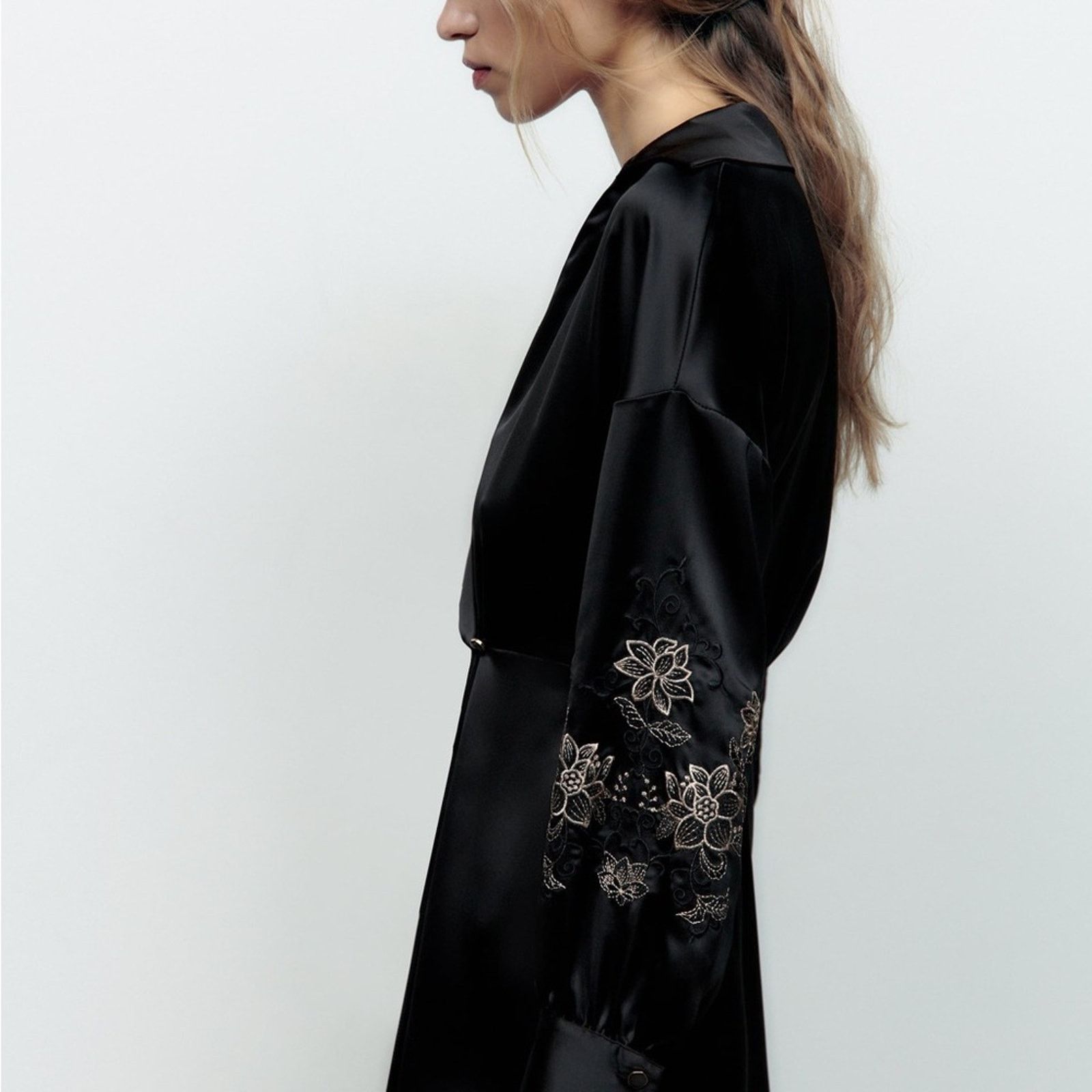 Zara ZARA BLOGGER FAVORITE EMBROIDERED SATIN EFFECT DRESS Size S / US 4 / IT 40 - 6 Thumbnail