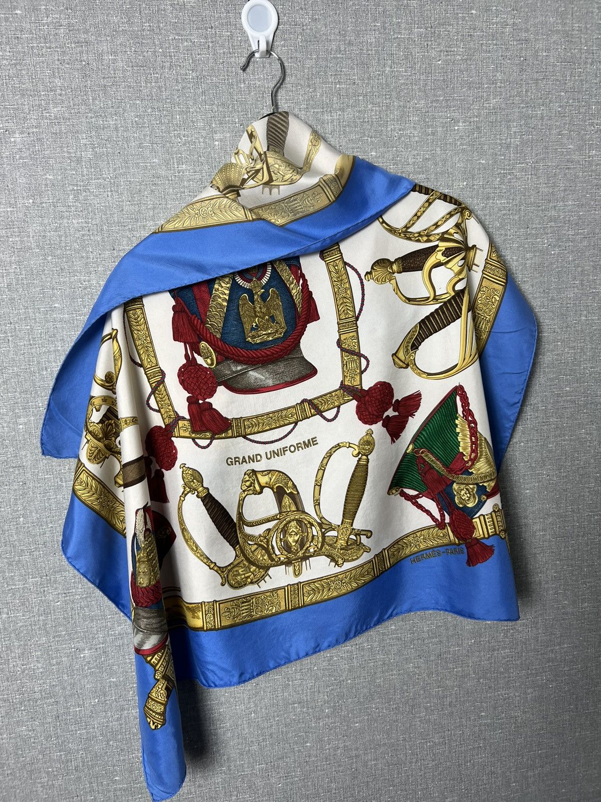 Hermes × Vintage Vintage HERMES CARRE 90 GRAND UNIFORME J. Metz Silk Scarf Size ONE SIZE - 1 Thumbnail