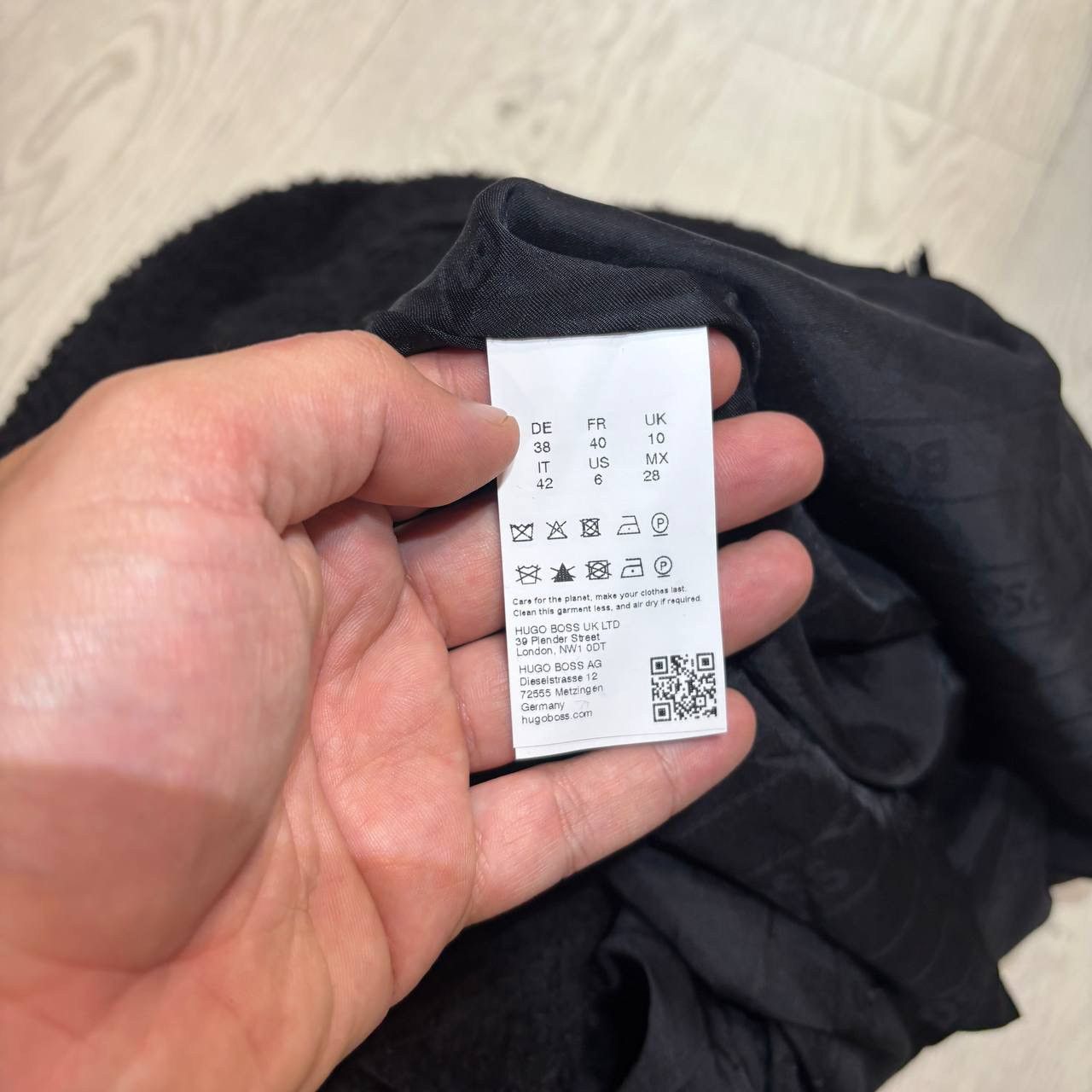 Hugo Boss NEW! Woolen short dress Hugo Boss Size: M (US 6) Size M / US 6-8 / IT 42-44 - 7 Thumbnail