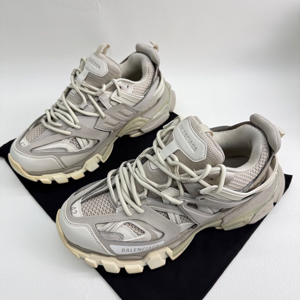 Balenciaga Balenciaga Brown Lowtop Sneakers 9 Men Size US 9 / EU 42 - 1 Thumbnail