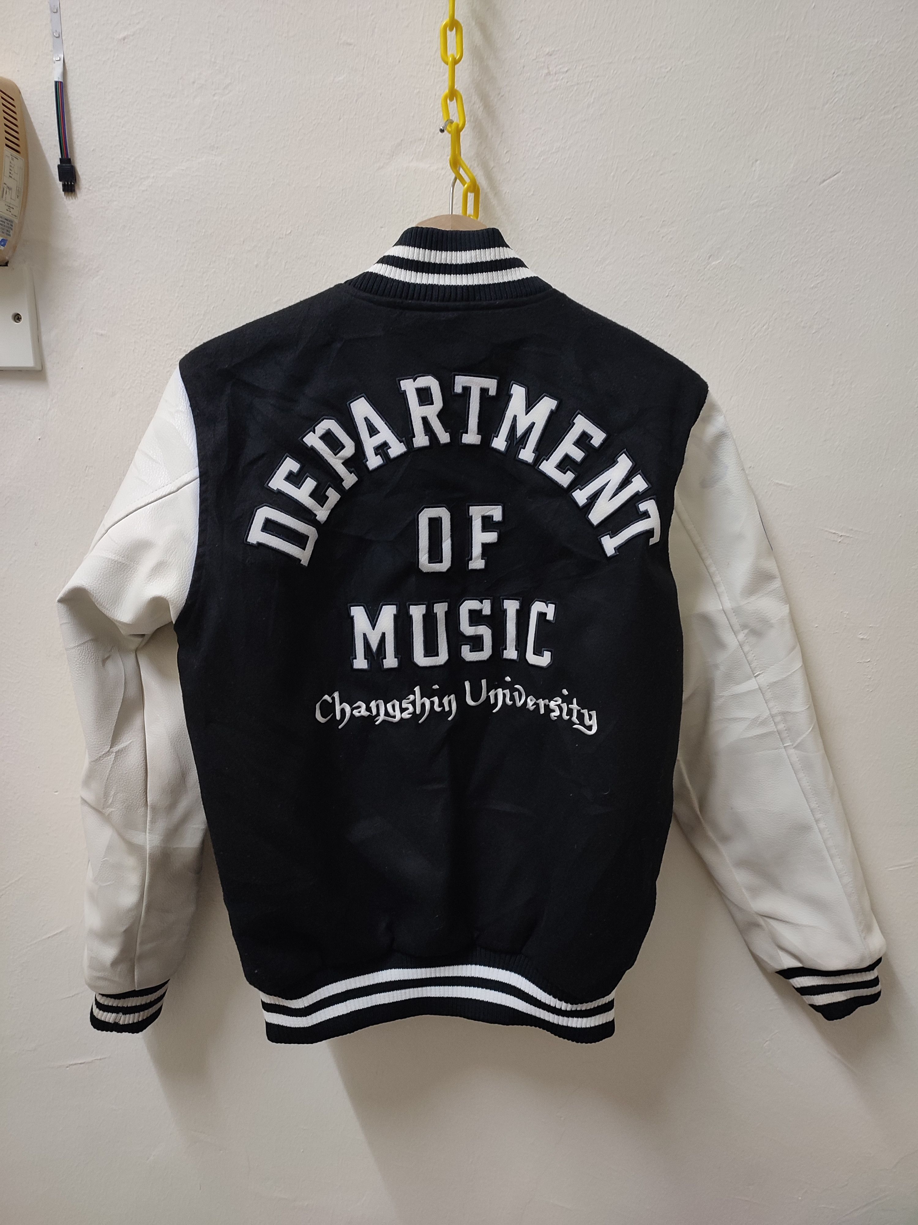 Vintage MUSIC VARSITY UNIV. CHANGSHIN LEATHER SLEEVE VINTAGE Size US S / EU 44-46 / 1 - 1 Thumbnail