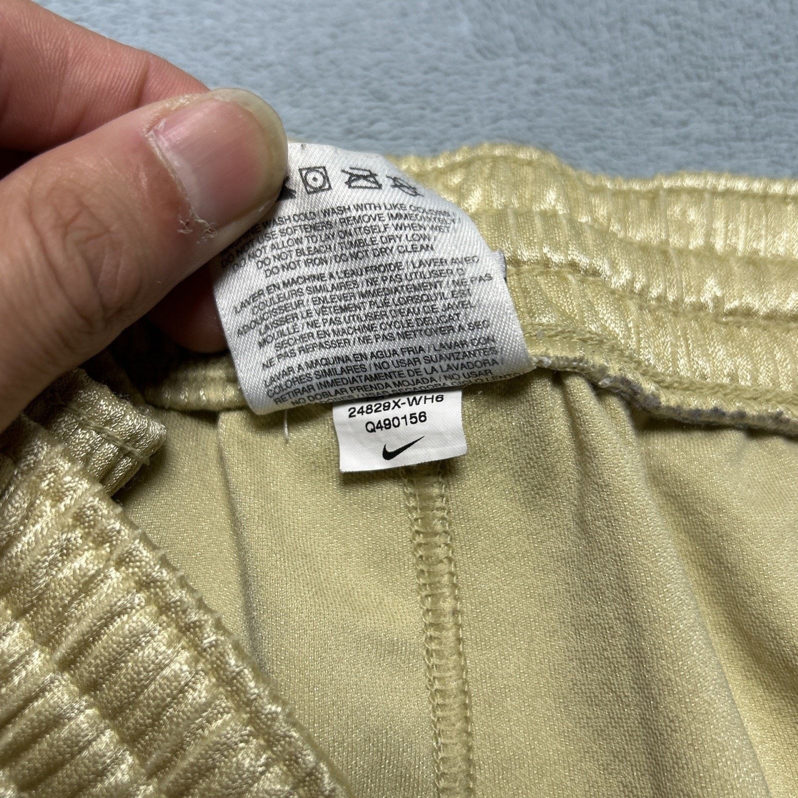 Nike Nike Gold Shinny Dazzle Mesh Shorts Mens XL 34x9 Baggy Retro Size US 34 / EU 50 - 19 Thumbnail
