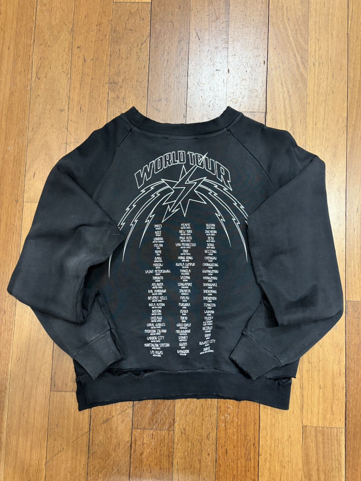 Givenchy Givenchy Distressed World Tour Crewneck Size US M / EU 48-50 / 2 - 2 Thumbnail