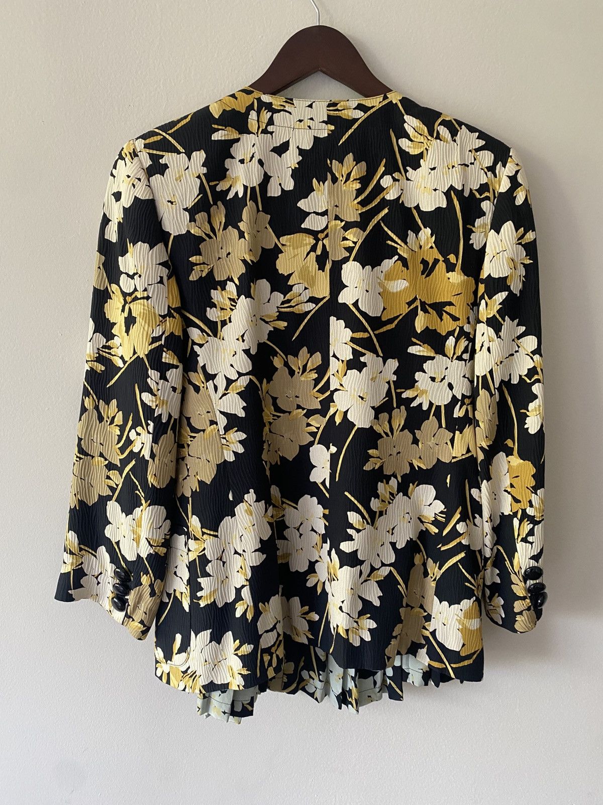 Valentino Blazer & Skirt Valentino Vintage Set Size S / US 4 / IT 40 - 3 Thumbnail