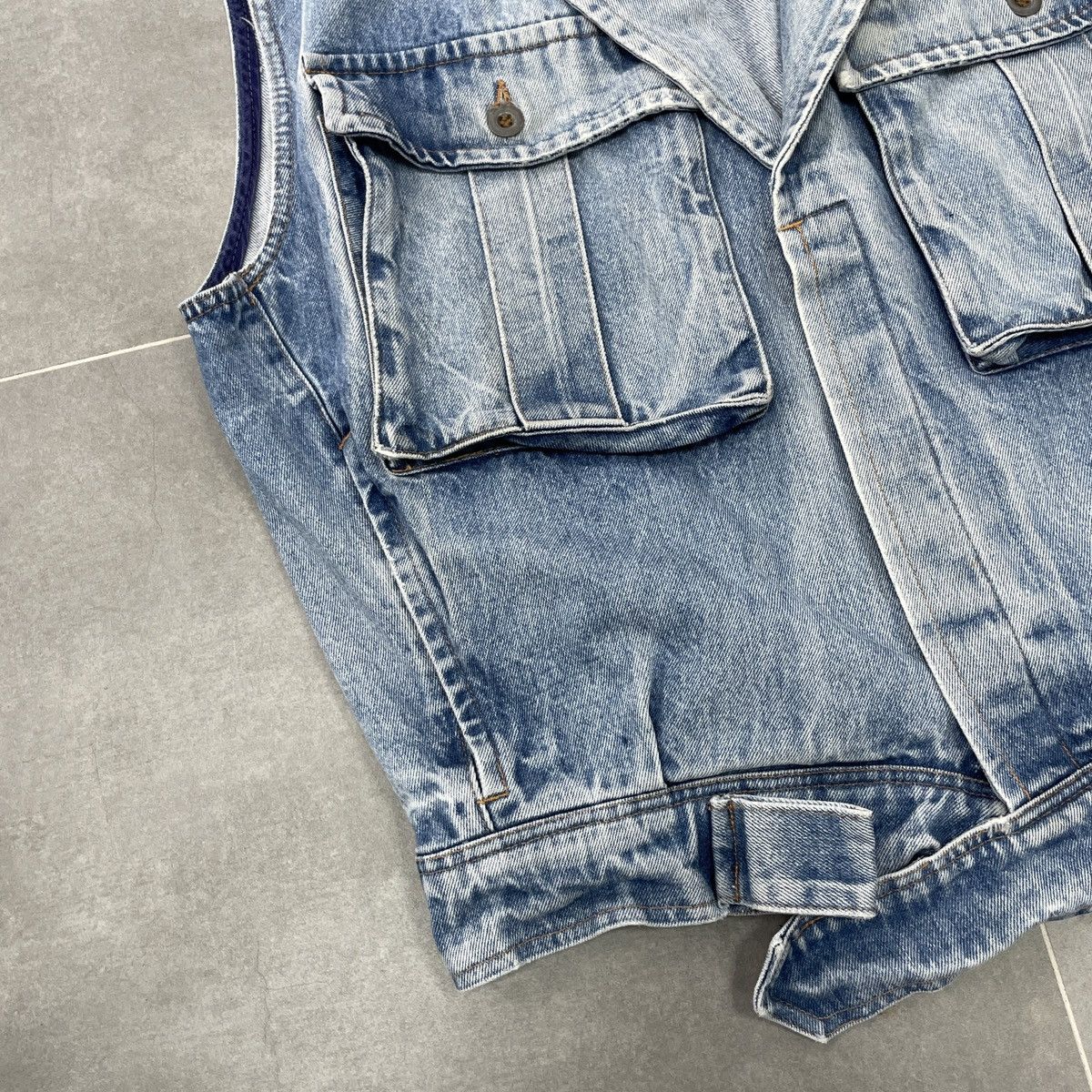 Benetton × Vintage Vintage Benetton Denim Vest Size 52 Size US L / EU 52-54 / 3 - 4 Thumbnail