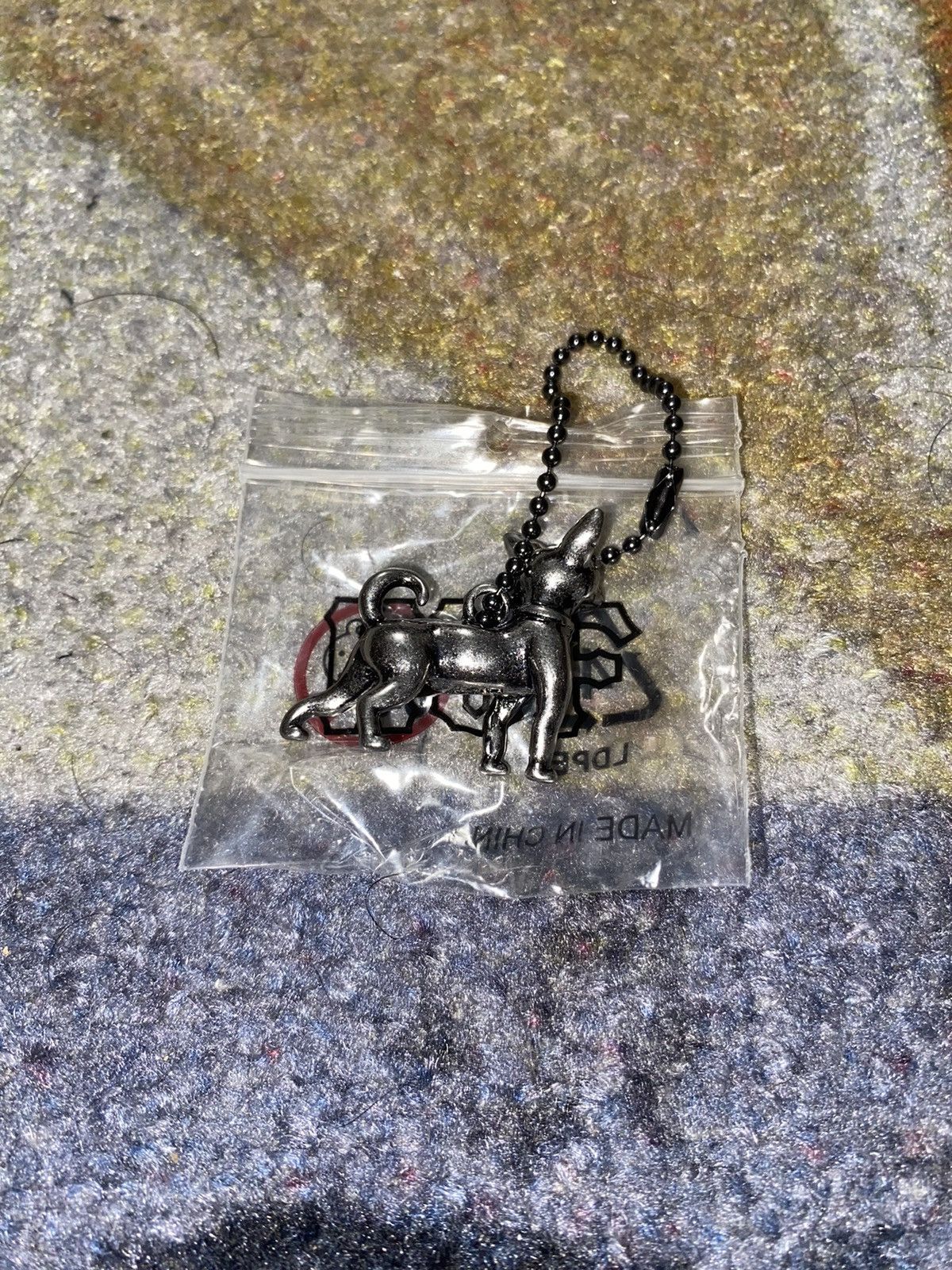 Huf × Nike Nike x HUF Dog Silver Keychain Size ONE SIZE - 2 Thumbnail